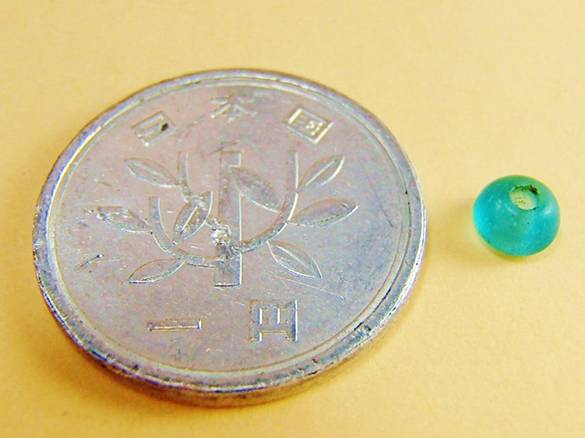 ガラス製ビーズ